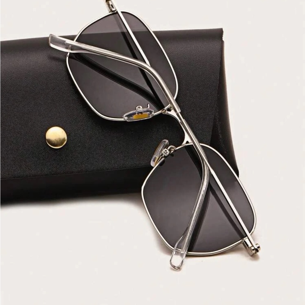 Retro Large Square Grey Lens Sunglasses in Silver Metal OS New - Picture 5 of 6